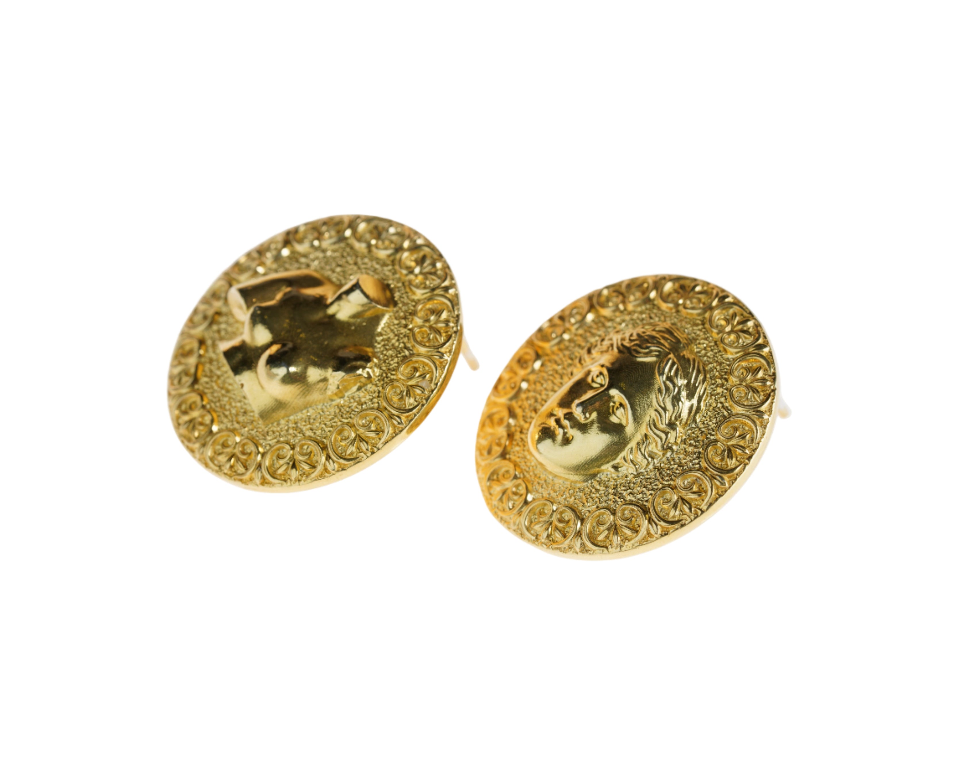 "Divine Balance" - სკულფტურული ვერცხლის საყურე