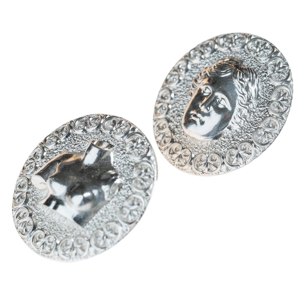 "Divine Balance" - სკულფტურული ვერცხლის საყურე