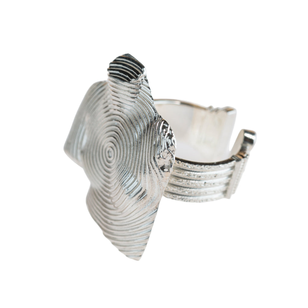 “Vibration of Feelings” - ვერცხლის სკულფტურული ბეჭედი