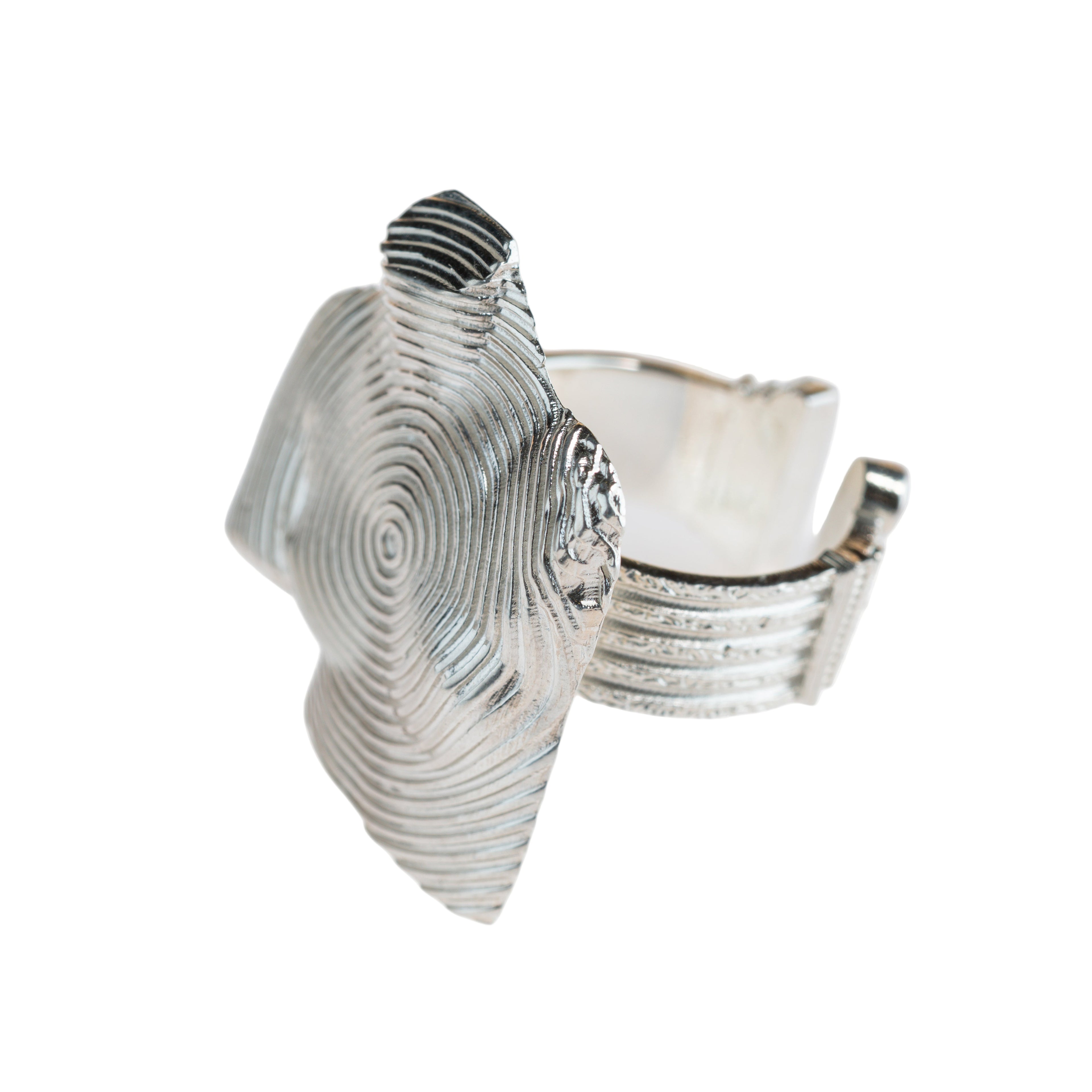 “Vibration of Feelings” - ვერცხლის სკულფტურული ბეჭედი