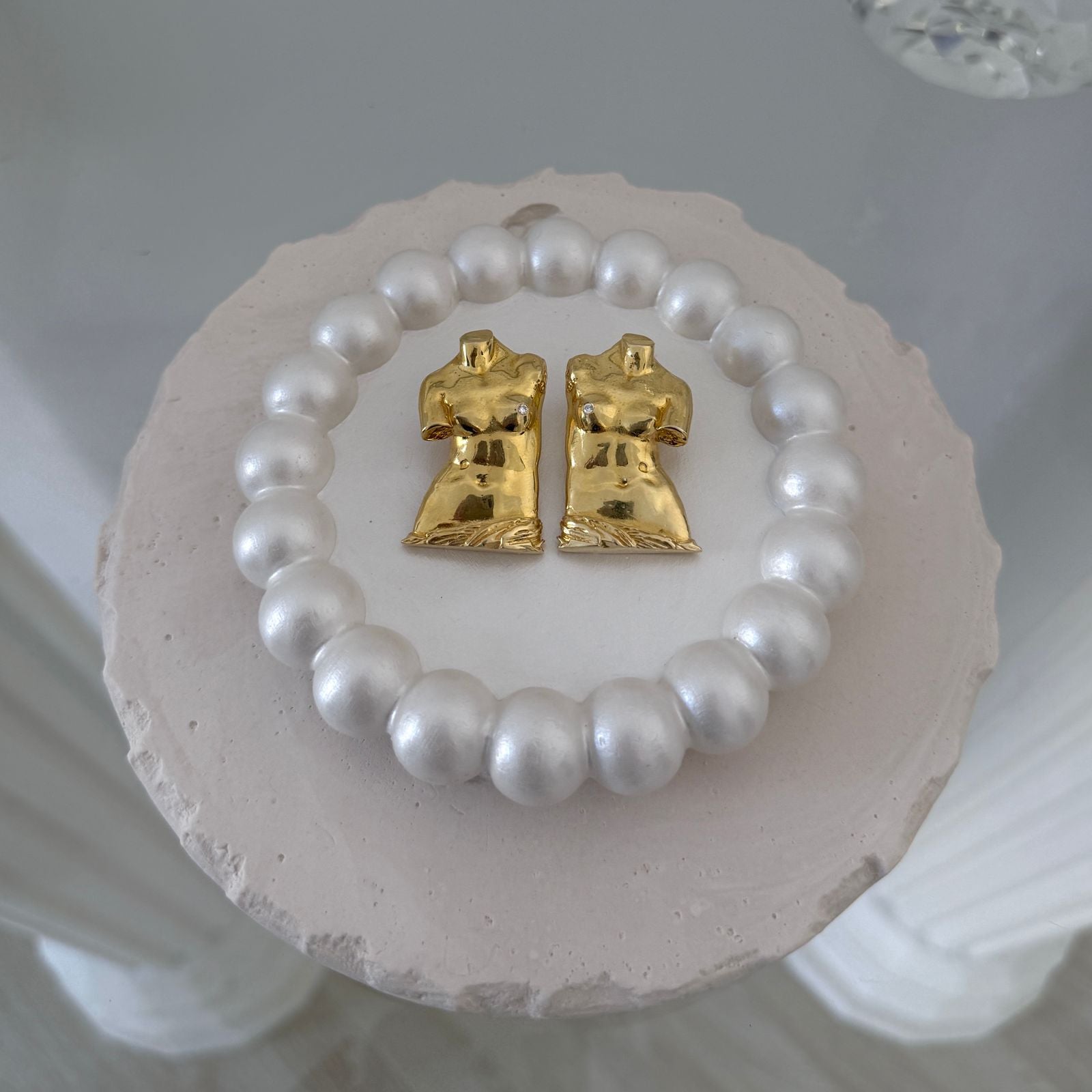 "Power of Detachment" - ვერცხლის სკულფტურული საყურე