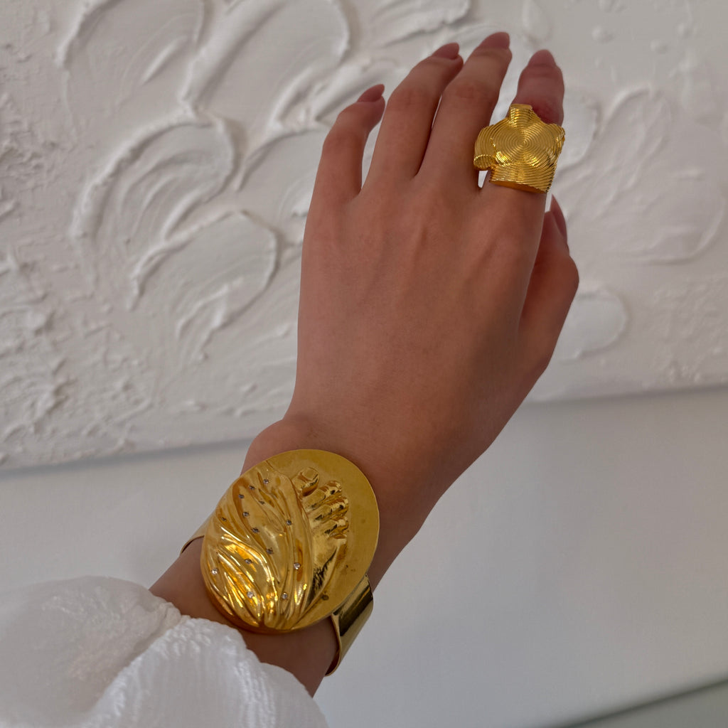 “Vibration of Feelings” - მოოქროვილი ვერცხლის სკულფტურული ბეჭედი