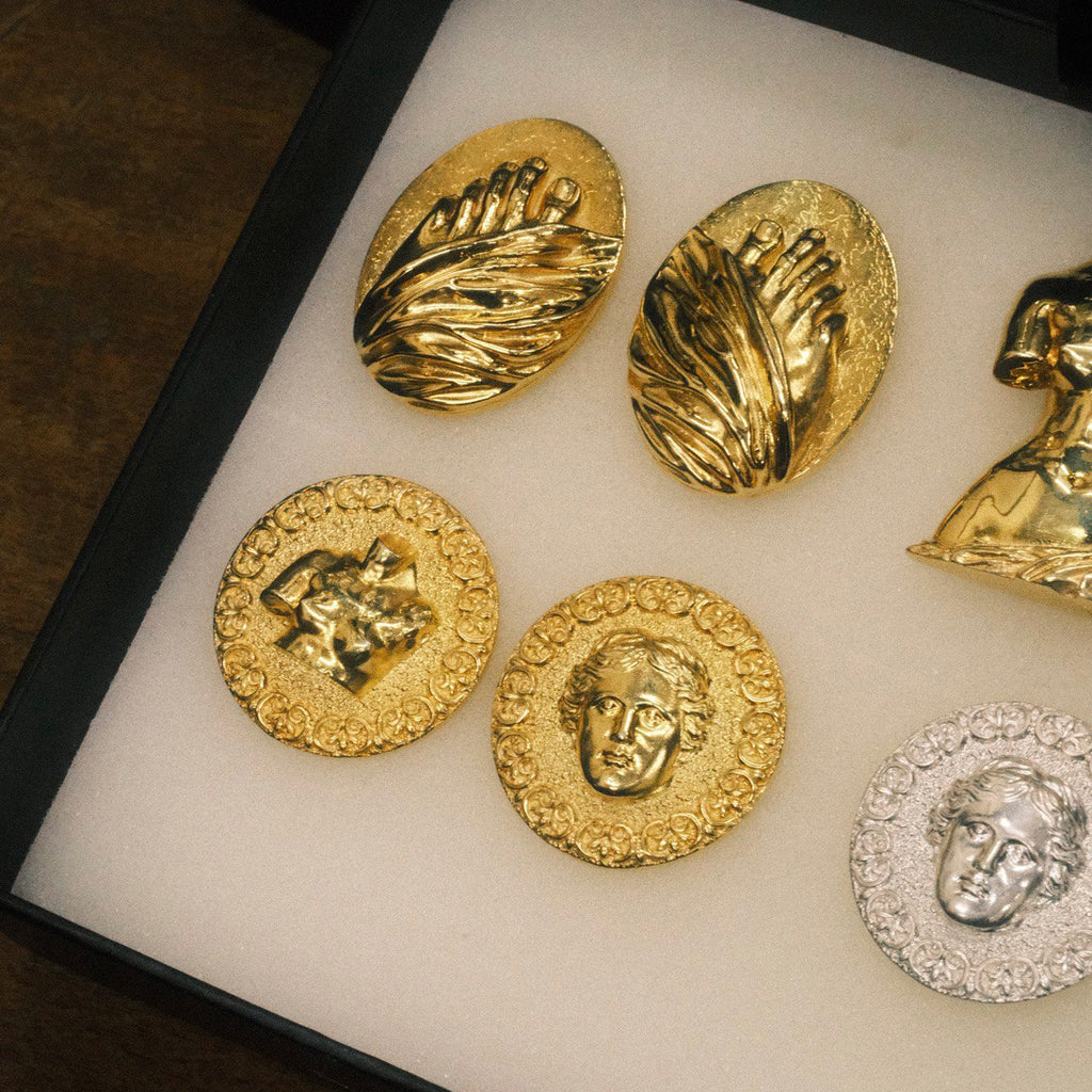 "Not Just a Toe" - სკულფტურული საყურე