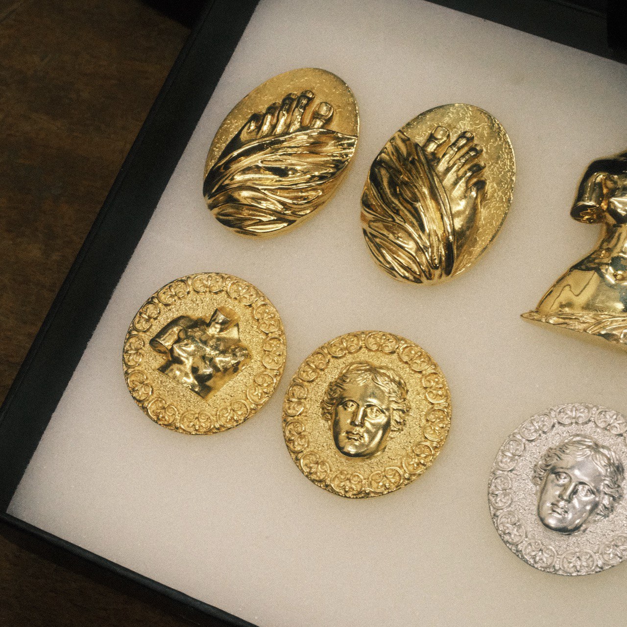 "Divine Balance" - სკულფტურული  საყურე