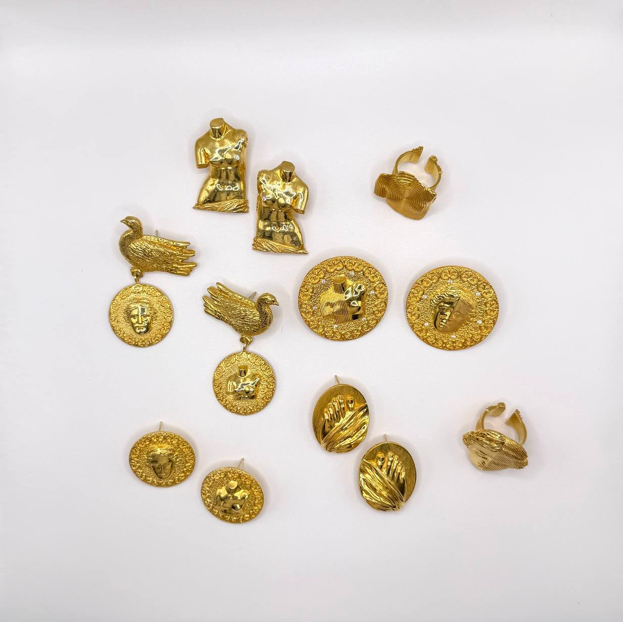 "Not Just a Toe" - სკულფტურული საყურე