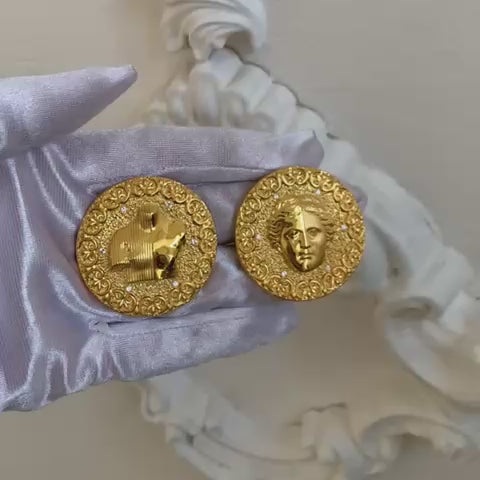 “Divine Creation” - ვერცხლის სკულფტურული საყურე